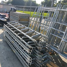 鷹架工廠專業團隊成員，負責鷹架買賣諮詢