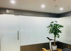 高階主管辦公室的智慧調光玻璃牆