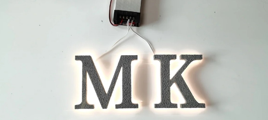 金光閃閃招牌設計的北屯廣告招牌，夜晚閃耀